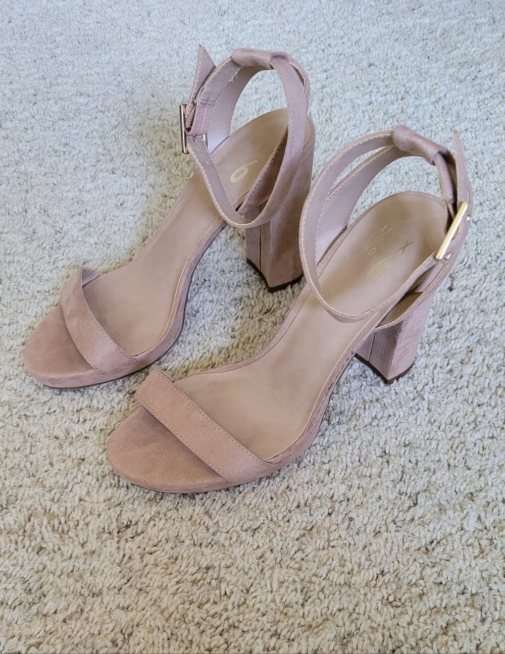 Goodlooking  Nude 4" Block Type Heel, 7 1/2. Very Good Condtion.